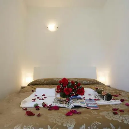 公寓 Sleeps 2 Pool