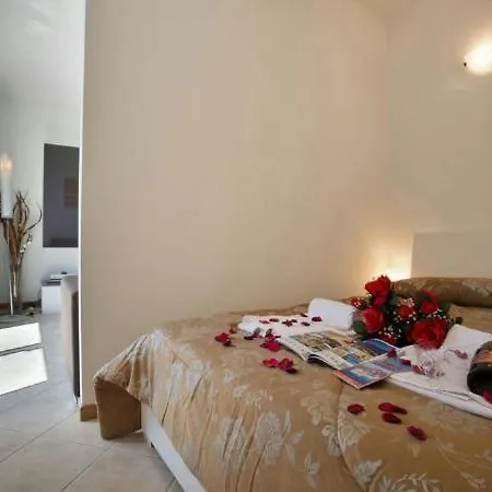 Sleeps 2 Pool *