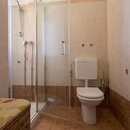 Sleeps 2 Pool 公寓 Regoledo